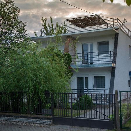 Doppelhaushaelfte Fuer Sechs Personen Mit Garten Szantod Ngoại thất bức ảnh