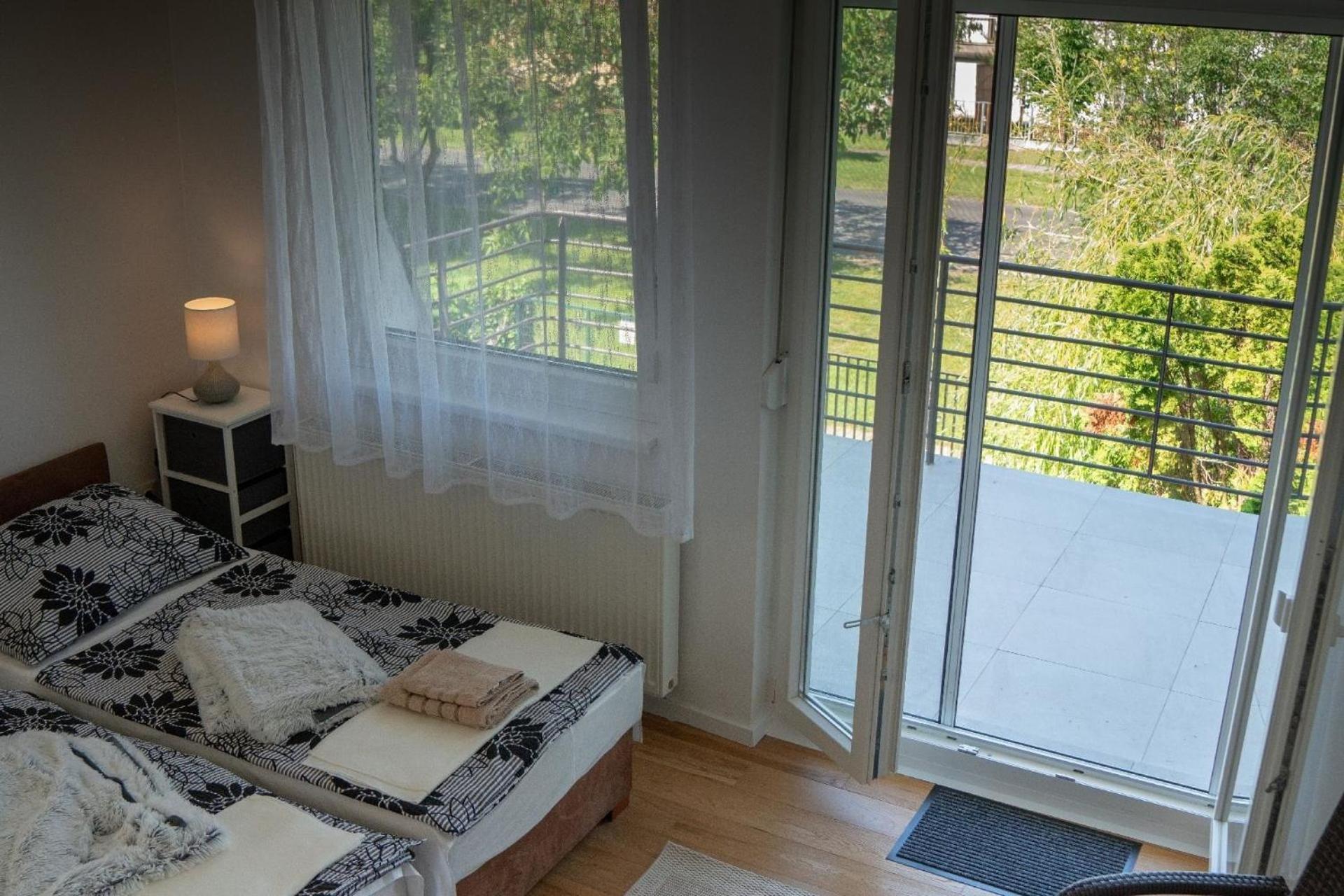 Doppelhaushaelfte Fuer Sechs Personen Mit Garten Szantod Ngoại thất bức ảnh